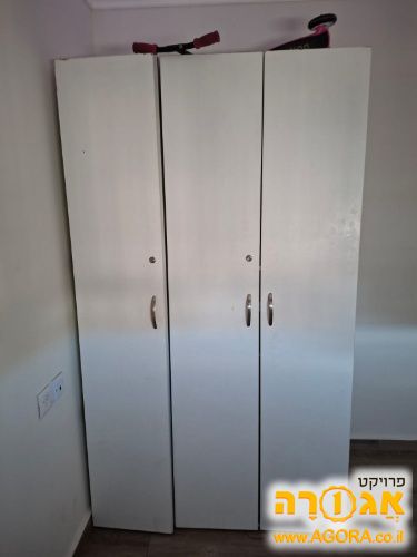 ארונות וכורסא