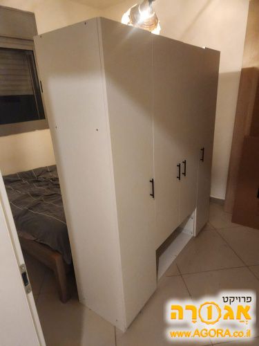 ארון בגדים
