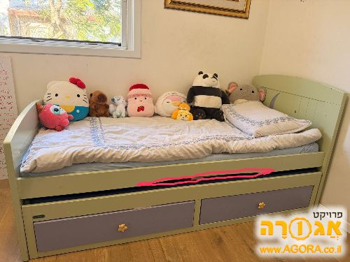 מיטת יחיד נפתחת (מיטת חבר) עם 2 מזרונים