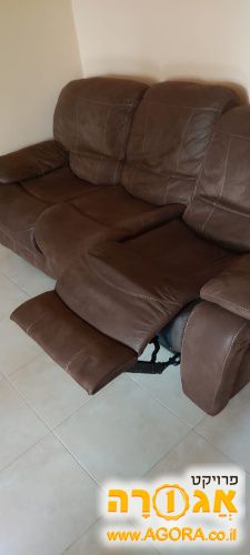 ספת עור תלת מושבית+2 הדומים נשלפים
