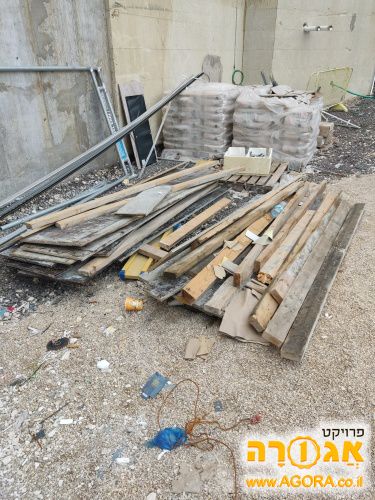 קרשים לבניה מבית שמש
