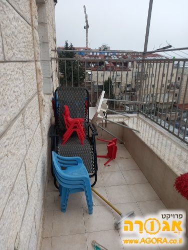 כסאות לילדים וכסא נח ושולחנות ילדים