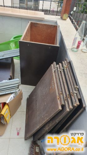 שולחן אוכל מעץ
