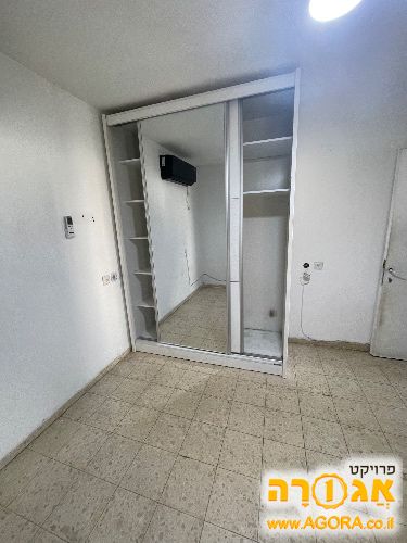 ארון הזזה