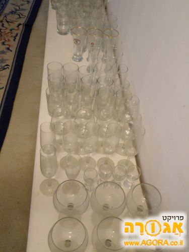 כוסות יין ושמפניה ושתייה