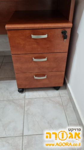 כוננית מגירות