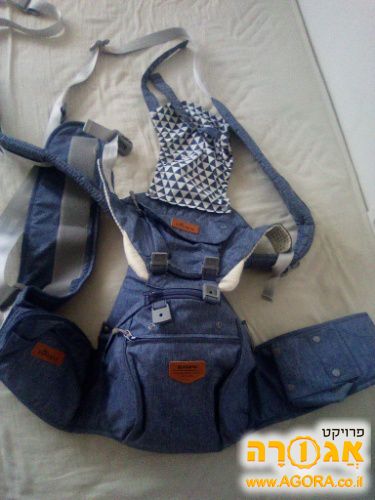 מנשא כחולה במצב חדש שבקושי הייתה בשימוש