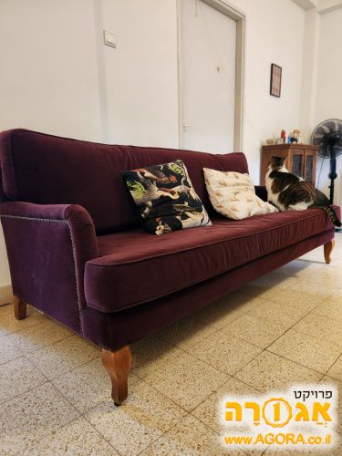 ספה תלת מושבית