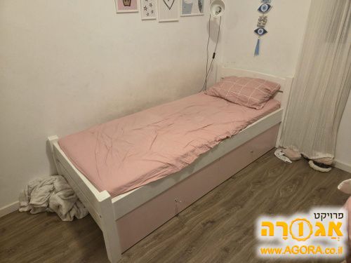 מיטת יחיד+ מיטת חבר