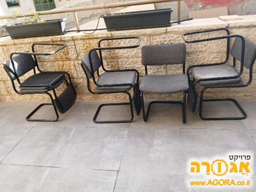 כסאות המתנה