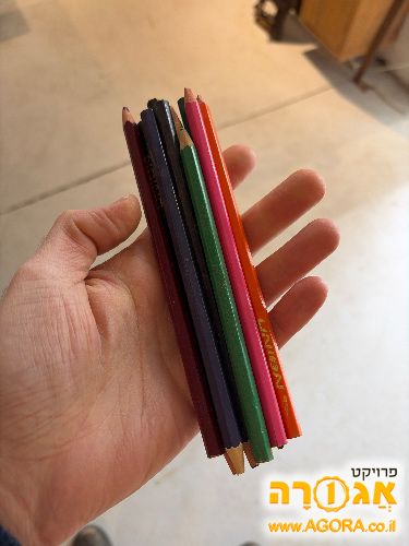 עפרונות צבעוניים