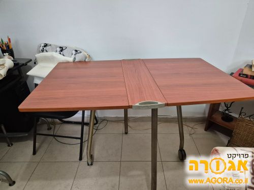 שולחן אוכל מתקפל