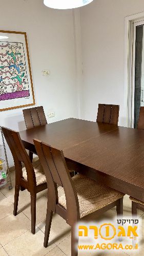 פינת אוכל עם 6 כיסאות