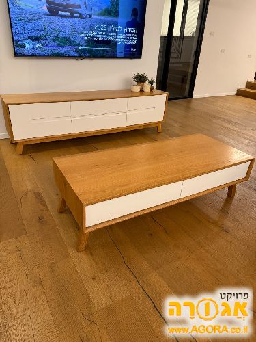סט שולחן קפה ומזנון