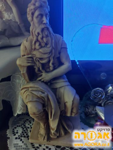 פסל דמוי שייש של משה