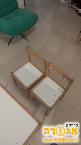 שולחן ושני כסאות ילדים