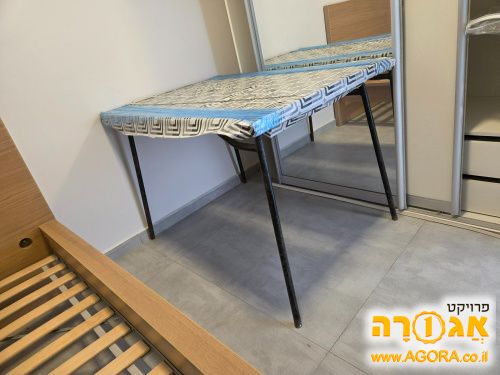 שולחן