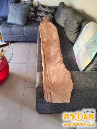 וילונות בצבע חום בהיר