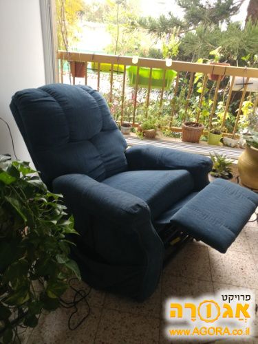 כורסא חשמלית נפתחת