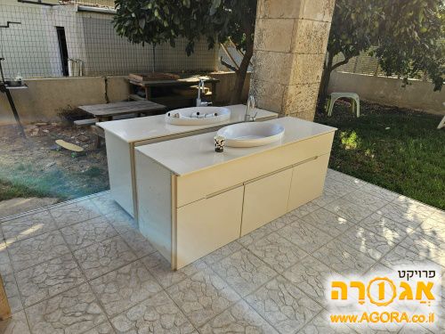 ארון מקלחת