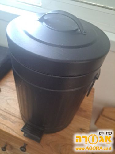 פח קטן לשרותים
