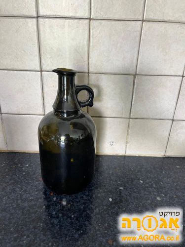 כלי או בקבוק זכוכית לאיחסון שמן