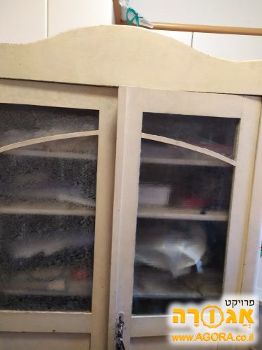 ארון מדפים עם דלתות וינטאג'