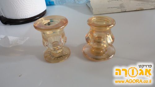 זוג פמוטות זכוכית מוזהבת