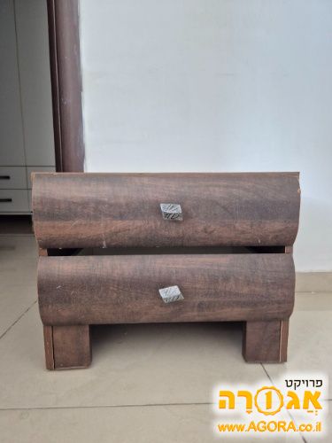 שידת מגירות קטנה