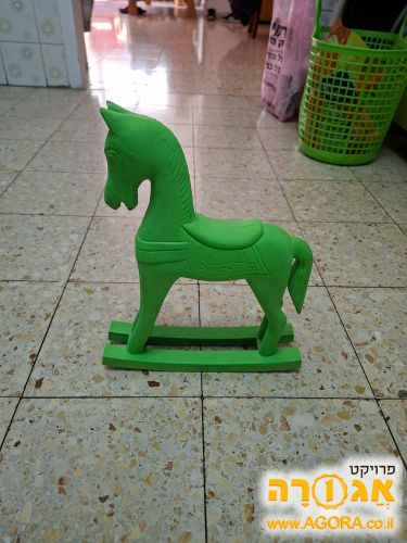 סוס מעץ לנוי