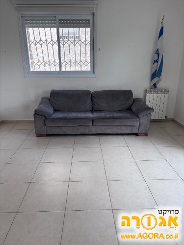 ספה תלת מושבית