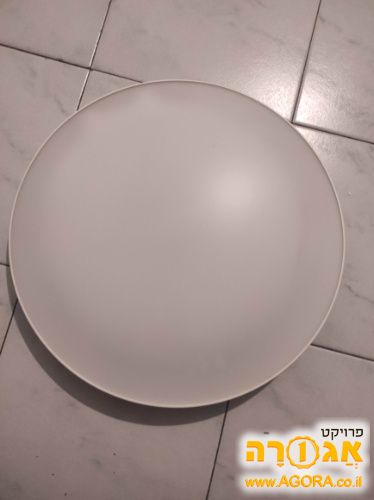 גוף תאורה צמוד תקרה