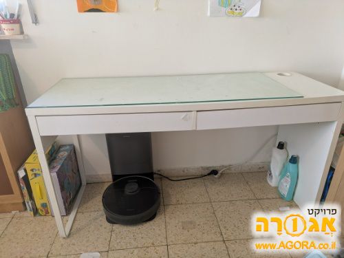 שולחן כתיבה (איקאה)