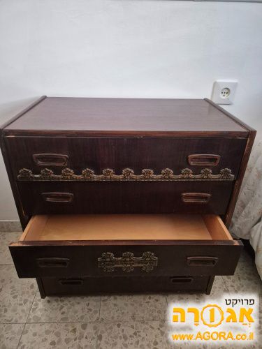 שידת טואלט מעץ בסגנון עתיק