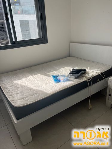 בסיס מיטה וחצי