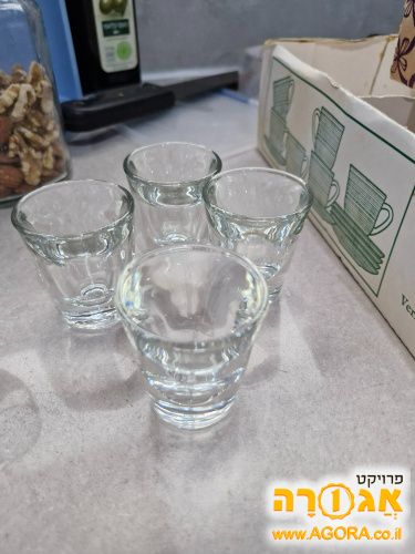 4 כוסות שוטים
