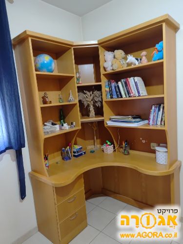 מכתבה מעץ מלא