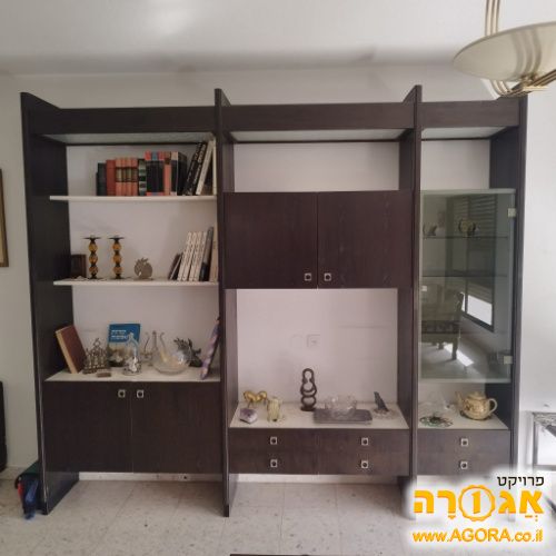 כוננית לסלון מעץ