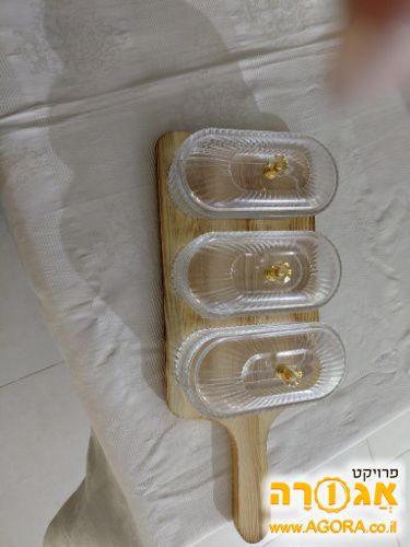 מגש עם כלי הגשה