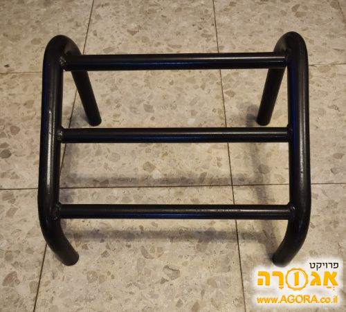 הדום לרגליים ממתכת
