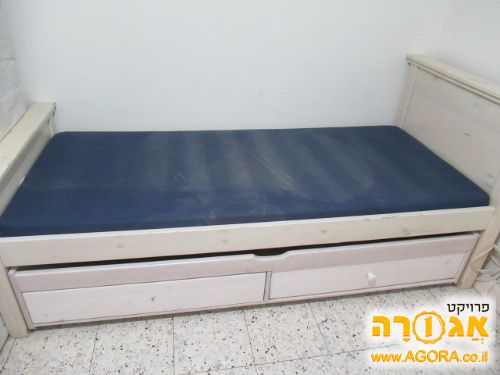 מיטת מגירה עם מגירות
