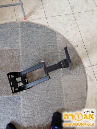 כלי מטבח צלחות מחבטות ועוד מחזיק טלויזיה