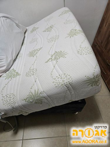 מיטה מתכווננת 120 על 200 במצב מעולה