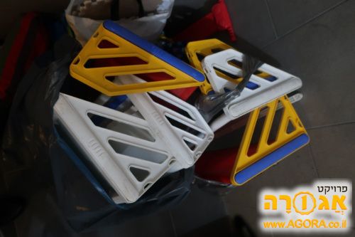 מדפי פלסטיק לחדר ילדים