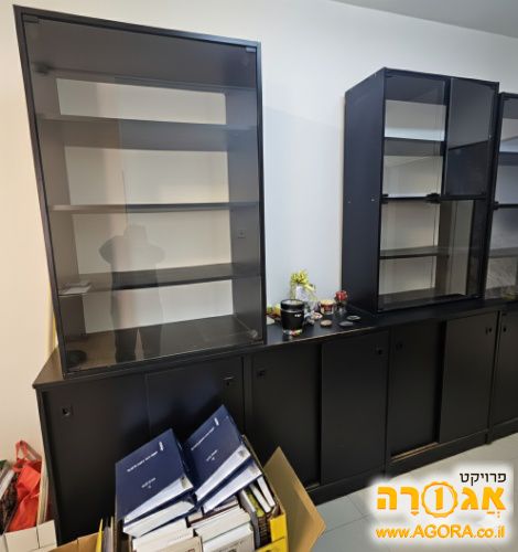 ספריית תצוגה שחורה