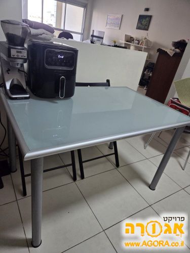 שולחן זכוכית
