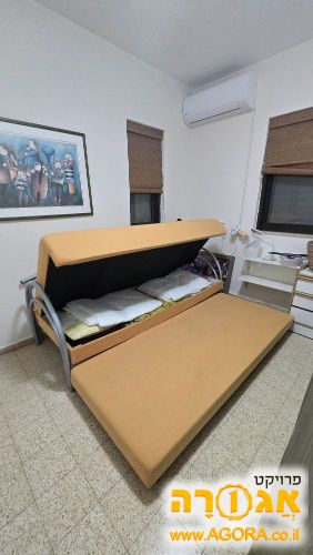 ספה נפתחת עם ארגז מצעים