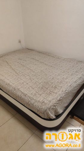 מיטה זוגית עם ארגז