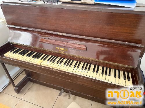 פסנתר מתוצרת KEMBLE בן 70 שנה