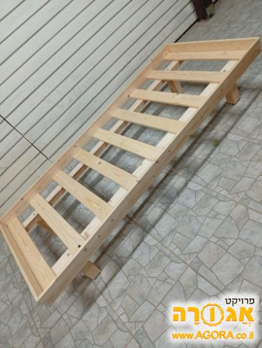 בסיס מיטת יחיד מעץ